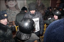 06 zaderr 220x147 2012.01.31. Москва. Триумфальная площадь