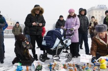 igrushkibarnaul19 10 220x146 В Барнауле состоялся пикет игрушек